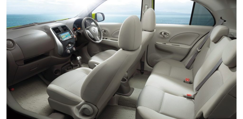 日産マーチで車中泊キャンプはできる?準備や工夫で快適に過ごそう!